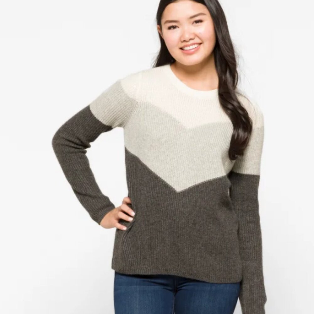 Design History Brand White Grey Ombre Color Block Zip Back Sweater